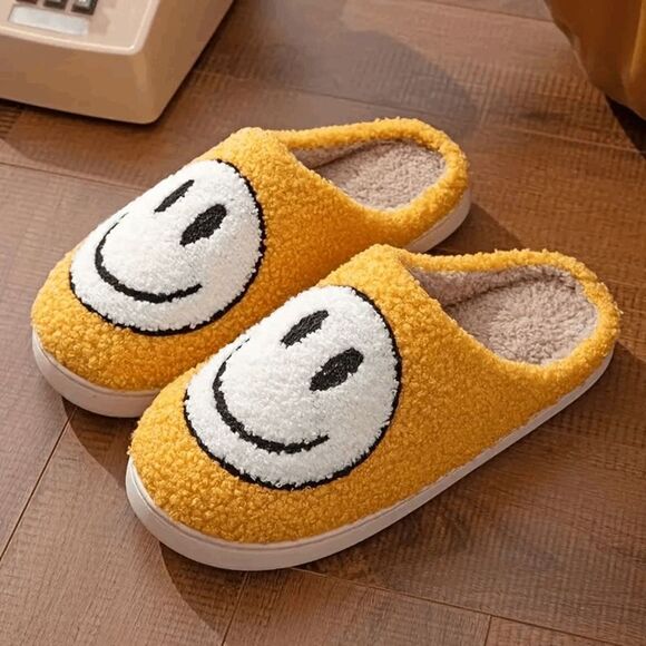 Yellow and White Fuzzy Smiley Face Slippers Size 6.5/7 - Picture 1 of 3